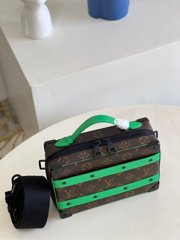 l**is V*t*n handle soft trunk