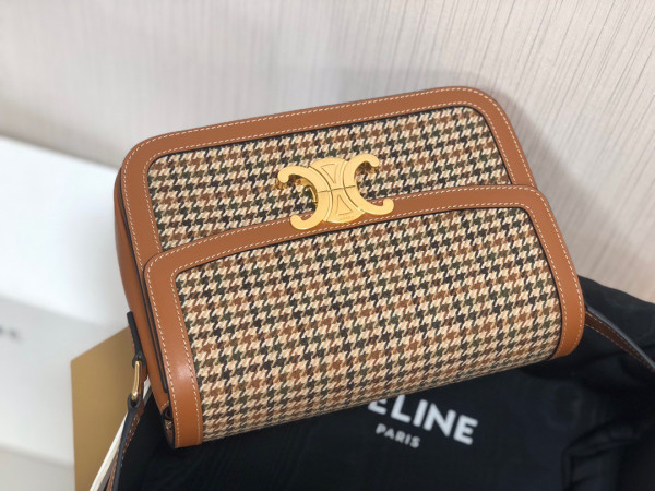 Ce**e medium triomphe bag