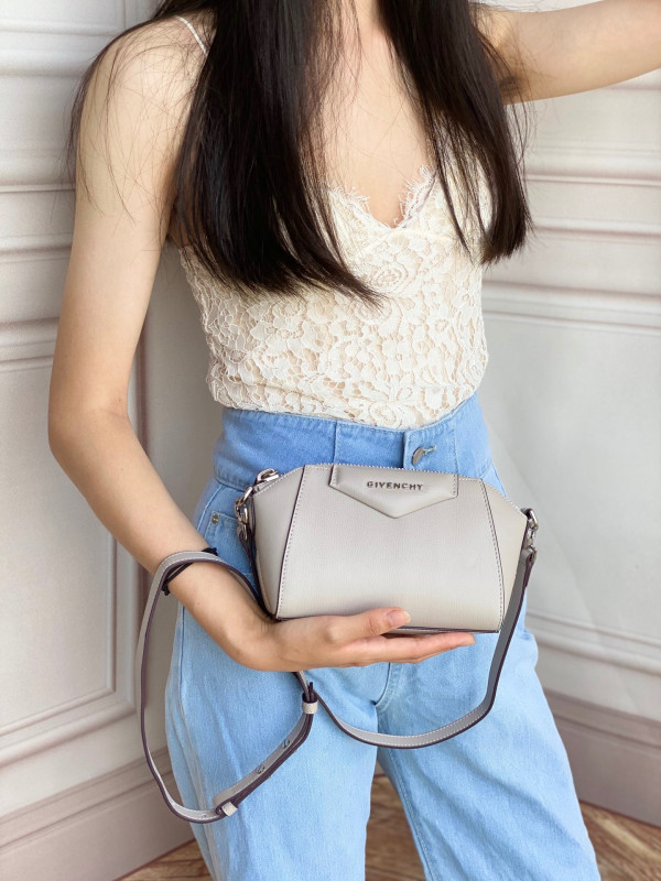 GIVENCHY NANO ANTIGONA