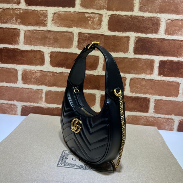 G*u*i gg marmont half-moon-shaped mini bag