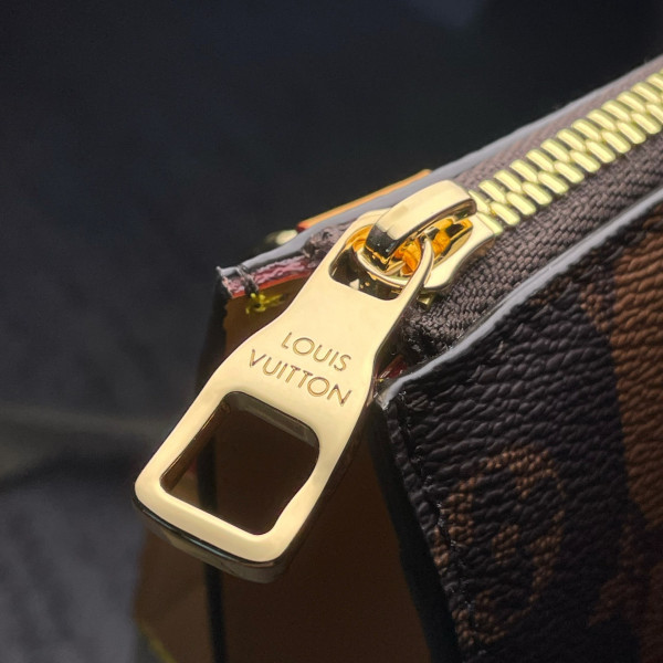 l**is V*t*n sac plat cross