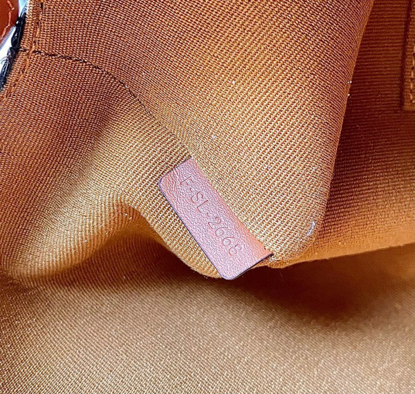 Ce**e toiletry in triomphe canvas