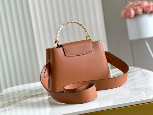 l**is V*t*n capucines bb