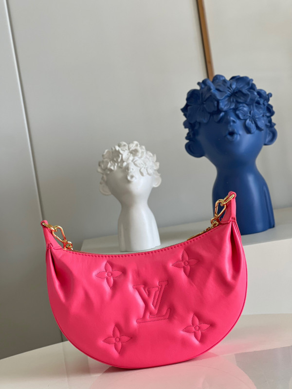 l**is V*t*n over the moon