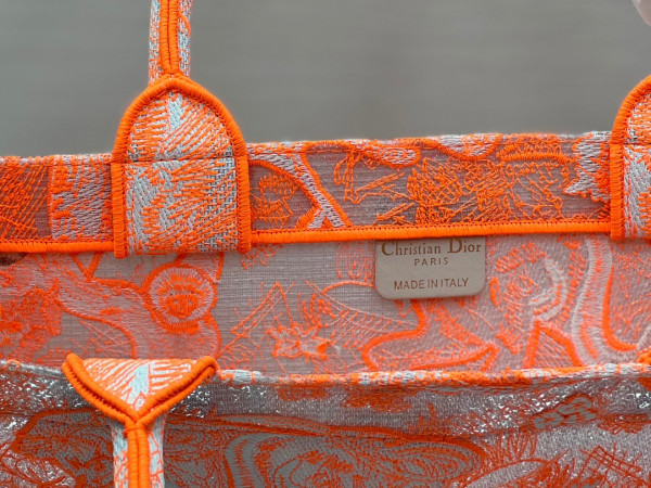 large D*or book tote