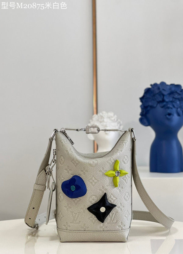 l**is V*t*n hobo cruiser pm