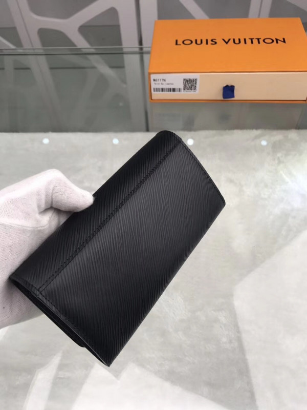 l**is V*t*n twist wallet