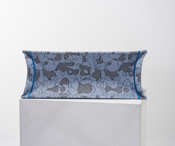 large D*or book tote