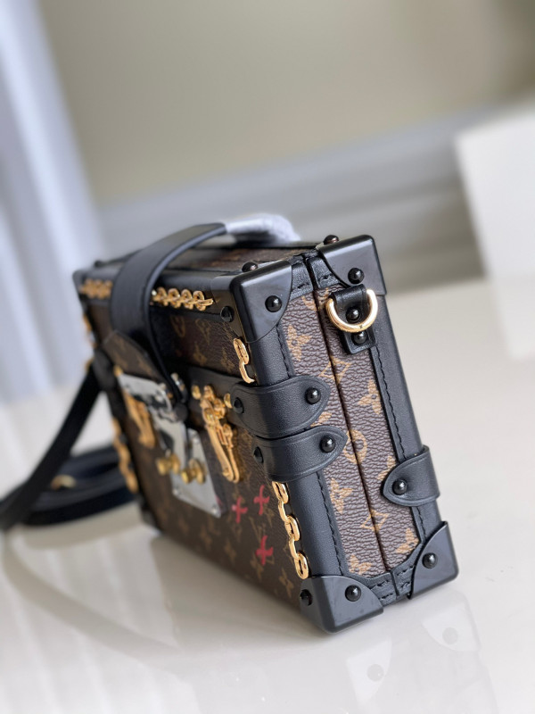 l**is V*t*n petite malle