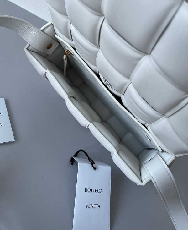 Bo*te*ga ve*ne*ta cassette