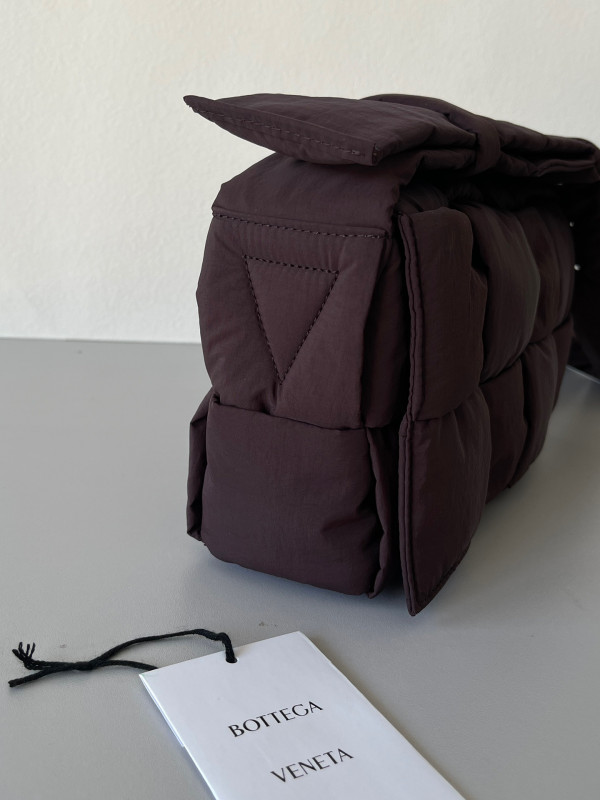 Bo*te*ga ve*ne*ta padded tech cassette