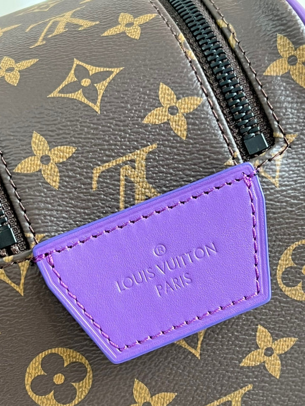 l**is V*t*n dopp kit toilet pouch