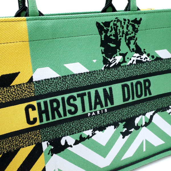 medium D*or book tote