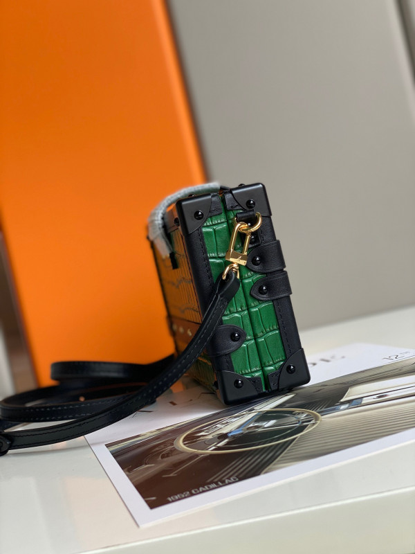 l**is V*t*n petite malle