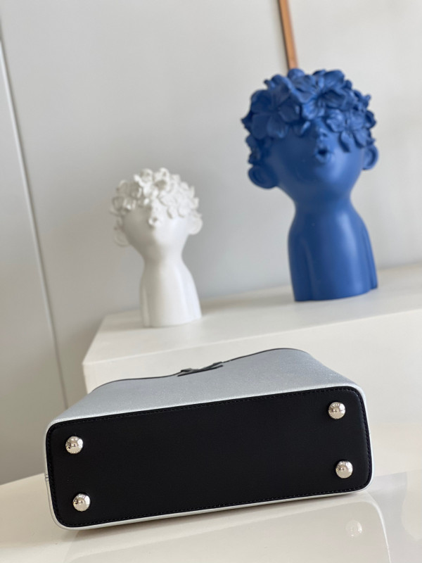 l**is V*t*n capucines bb