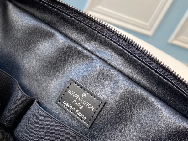 l**is V*t*n toiletry pouch gm