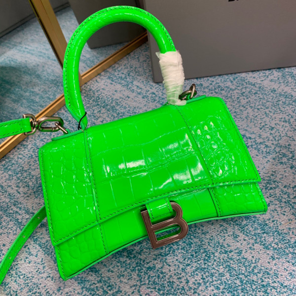 Ba*len*cia*ga hourglass