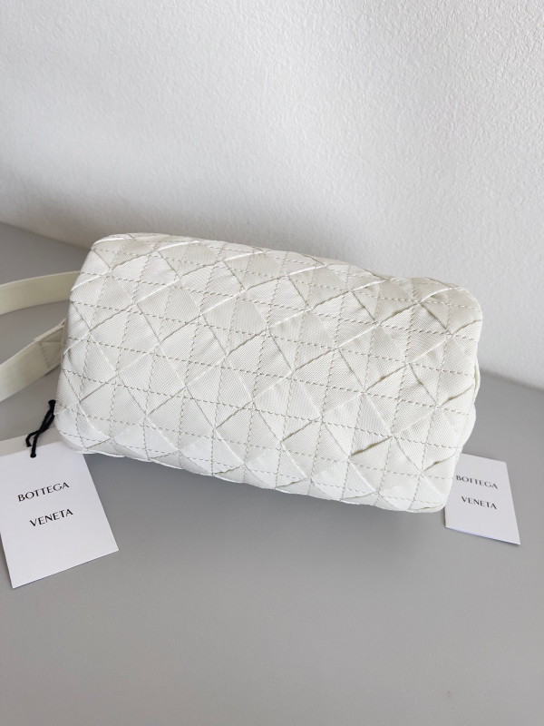 Bo*te*ga ve*ne*ta webbing