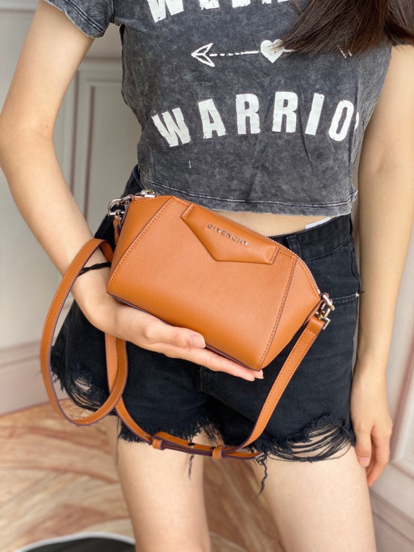 GIVENCHY NANO ANTIGONA