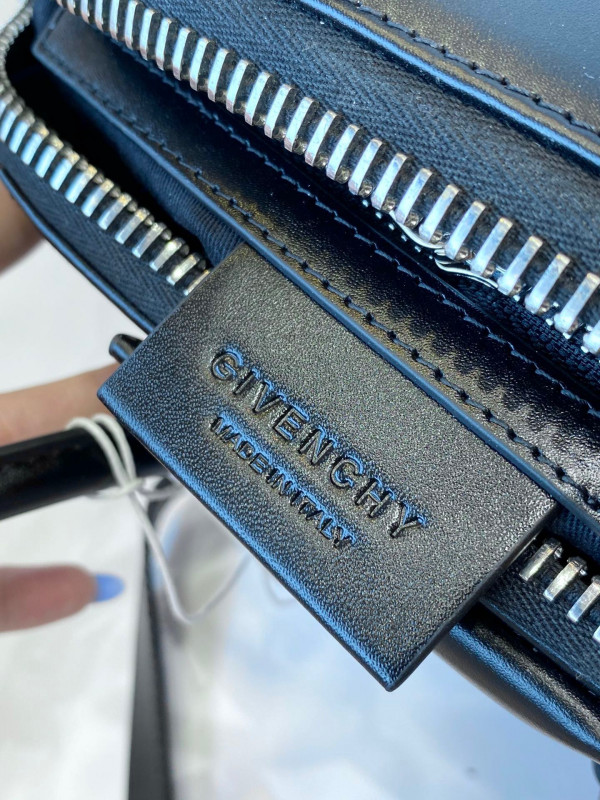 GIVENCHY ANTIGONA MINI/SMALL/MEDIUM IN SMOOTH LEATHER