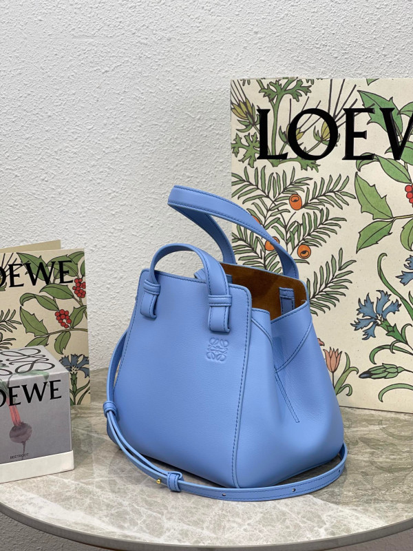 LOEWE Hammock Nugget bag