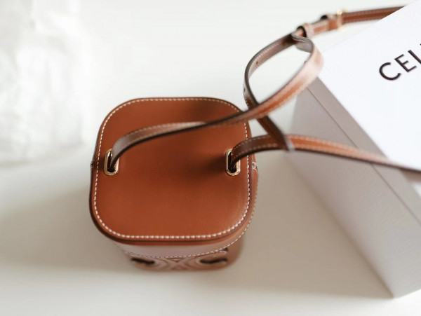 Ce**e small box cuir triomphe