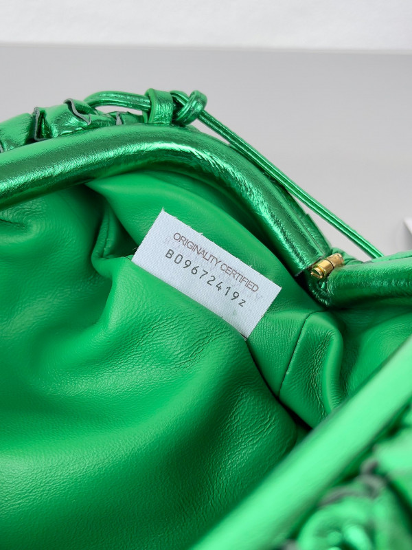 Bo*te*ga ve*ne*ta mini pouch