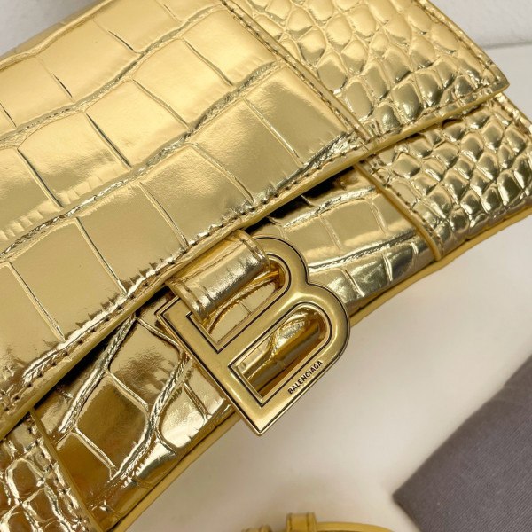 Ba*len*cia*ga hourglass