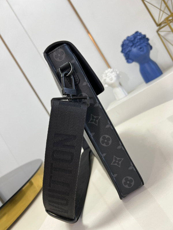 l**is V*t*n s lock briefcase