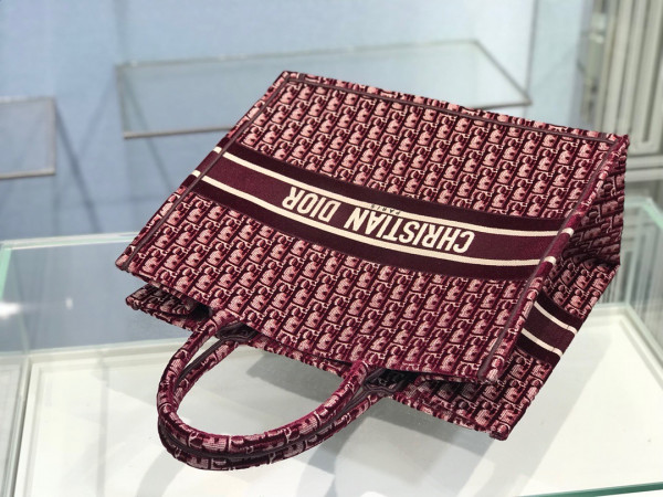 large D*or book tote