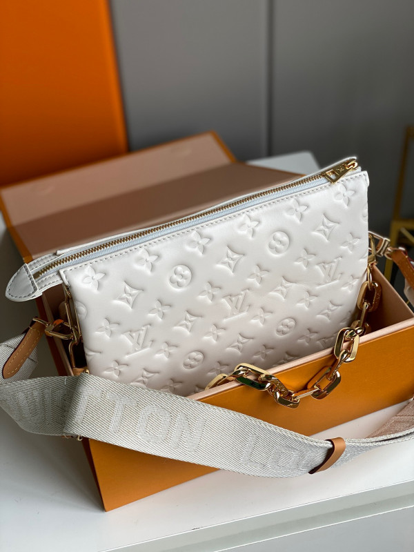 l**is V*t*n coussin pm