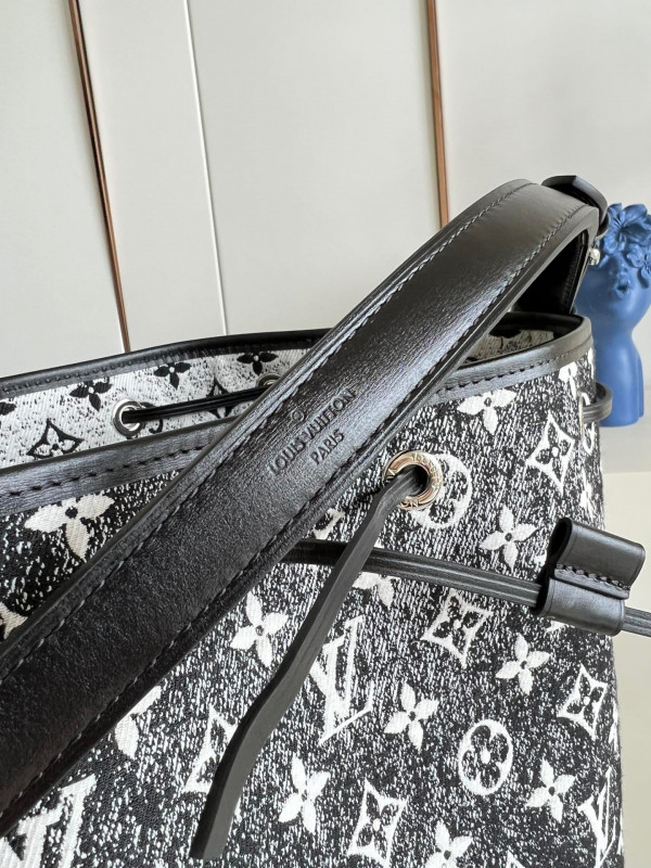 l**is V*t*n petit noÉ