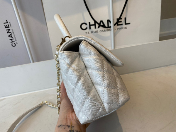 CL FLAP BAG WITH TOP HANDLE