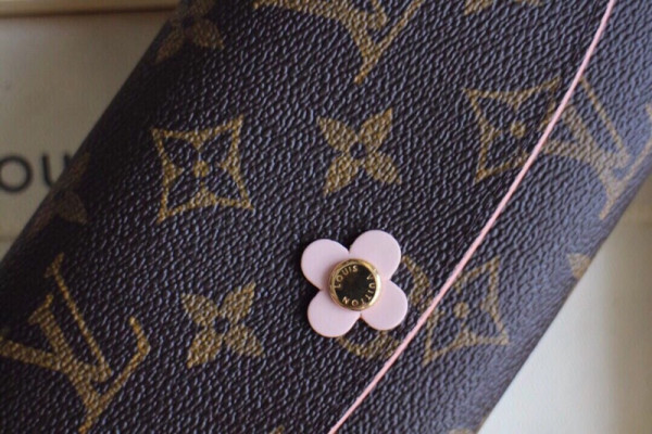 l**is V*t*n emilie wallet