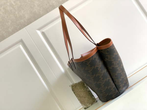 Ce**e medium couffin cuir triomphe