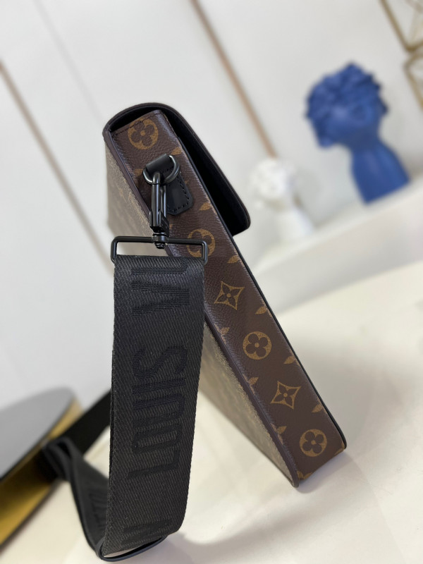 l**is V*t*n s lock briefcase