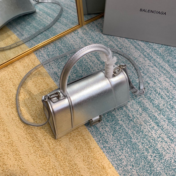 Ba*len*cia*ga hourglass