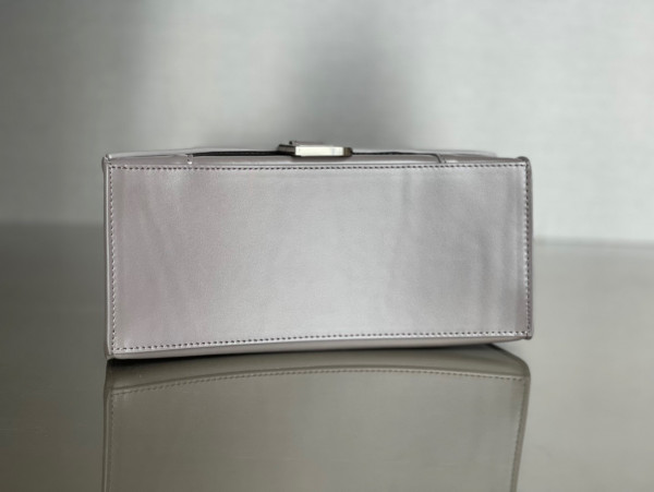 Ba*len*cia*ga hourglass