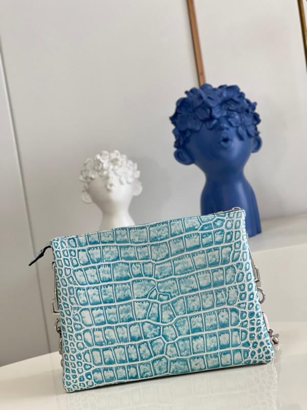 l**is V*t*n coussin pm