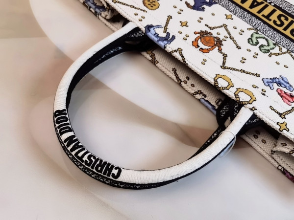 large D*or book tote