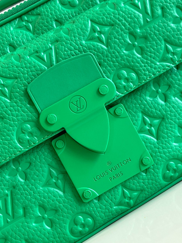 l**is V*t*n s lock messenger