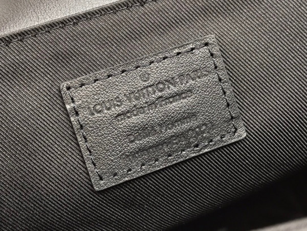 l**is V*t*n steamer xs