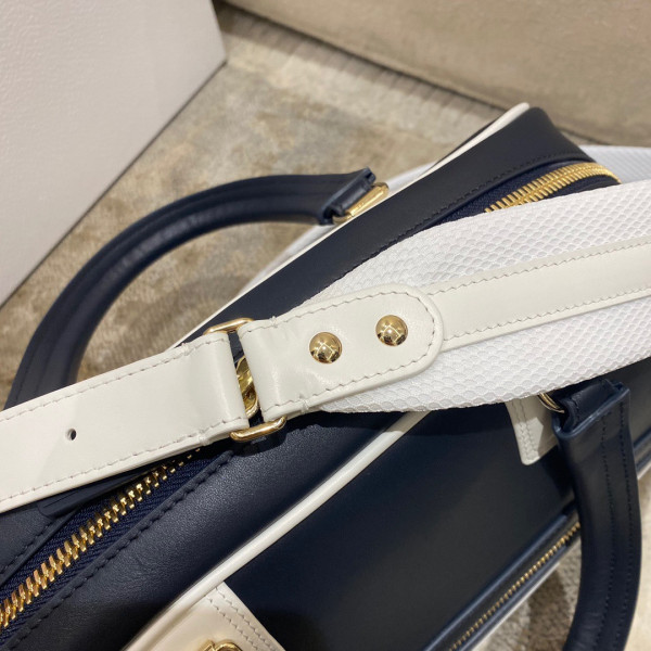 D*or medium vibe zip bowling bag