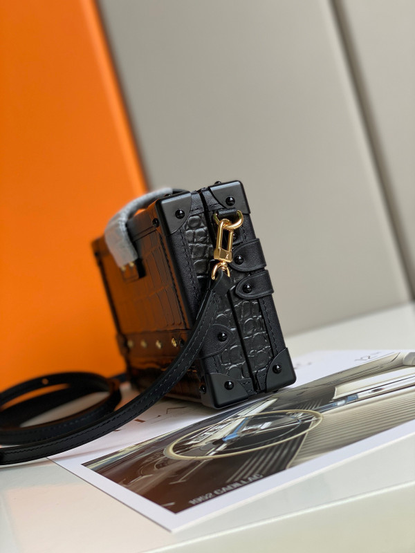 l**is V*t*n petite malle