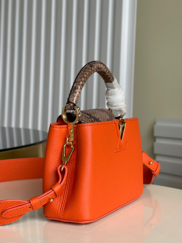 l**is V*t*n capucines mini