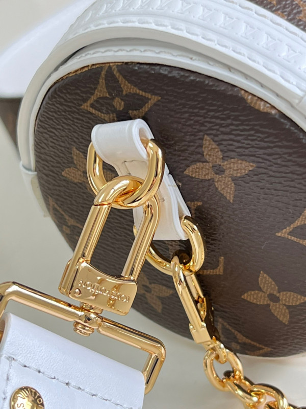 l**is V*t*n papillon trunk