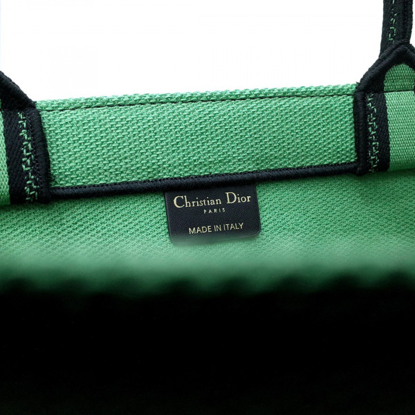 large D*or book tote