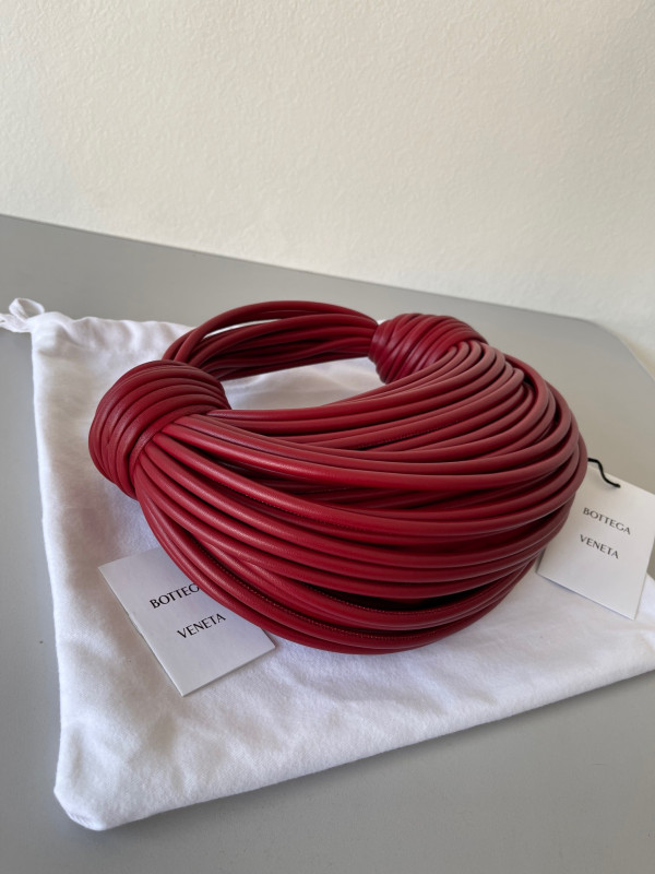 Bo*te*ga ve*ne*ta double knot