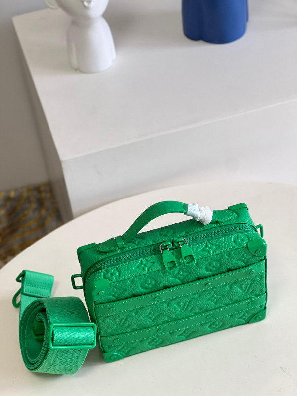 l**is V*t*n handle soft trunk