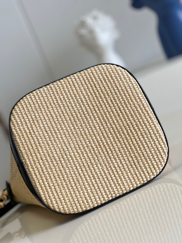 l**is V*t*n petit bucket